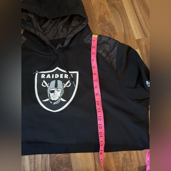 Los Vegas Black Raiders Crop Top Hoodie - Picture 5 of 6